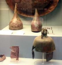 бронзовые шлемы (VIII в. до н. э., Урарту) /Британский музей, Лондон/